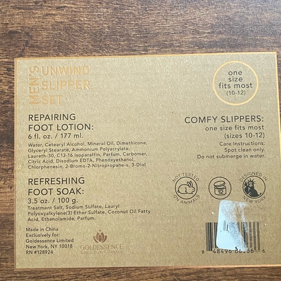 Great Gift!!! Men’s Unwind Foot Care & Slipper Set - Picture 5 of 8